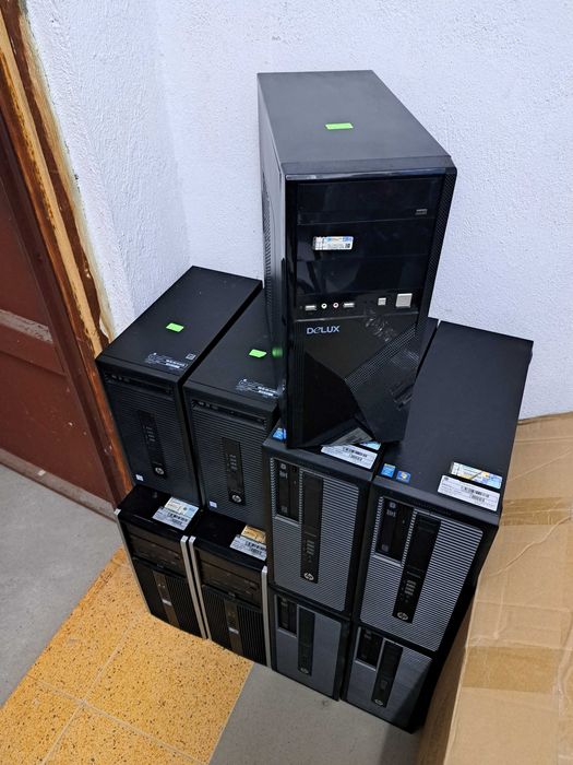 Пакет настолни компютри HP + монитори + периферия