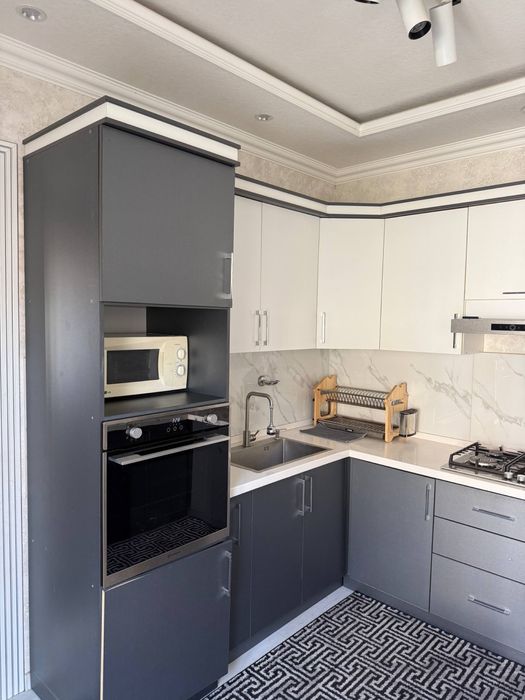 Продается кухонный мебель