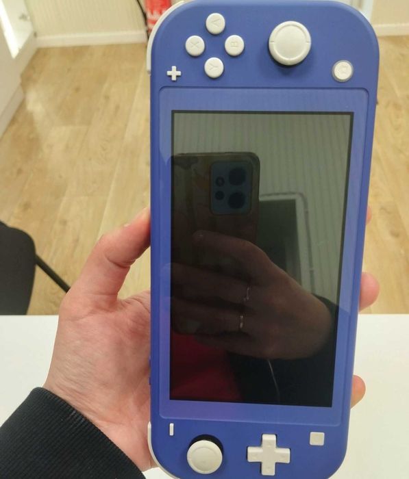 Конзола Nintendo Switch Lite HDH-001 – идеално състояние