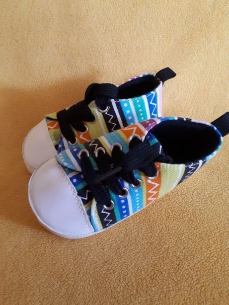 Кроссовки - пинеткидля малыша