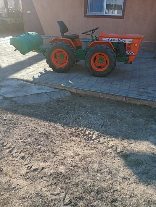 Tractor articulat 4x4