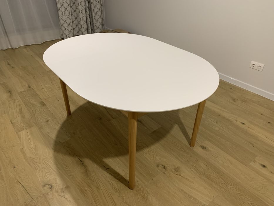 Бяла разтегаема дървена маса - Нова!