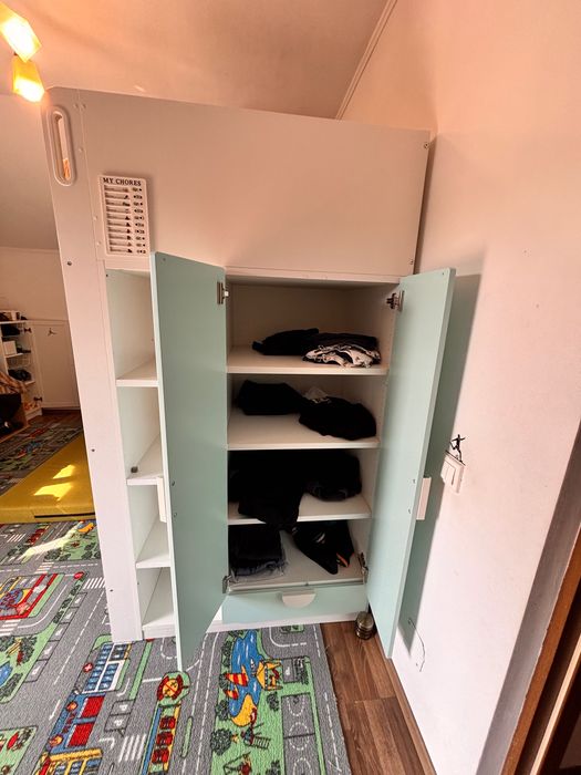 Pat supraetajat IKEA Smastad (bleu) + saltea + canapea extensibila