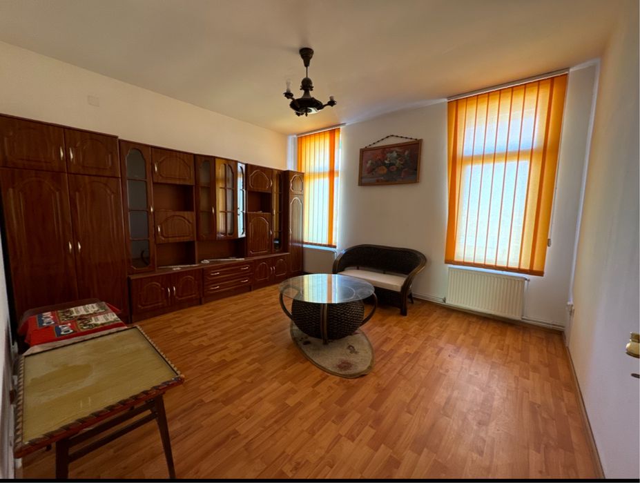 Vand urgent Apartament cu 3 camere ,doua bai,2 parcari,filigorie