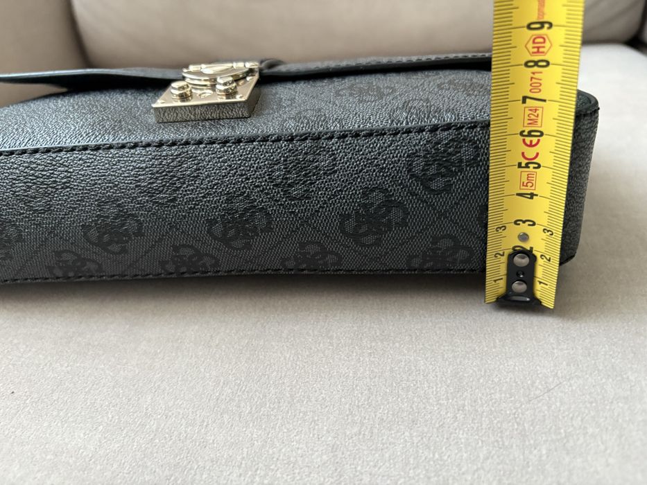 Оригинална дамска чанта Guess