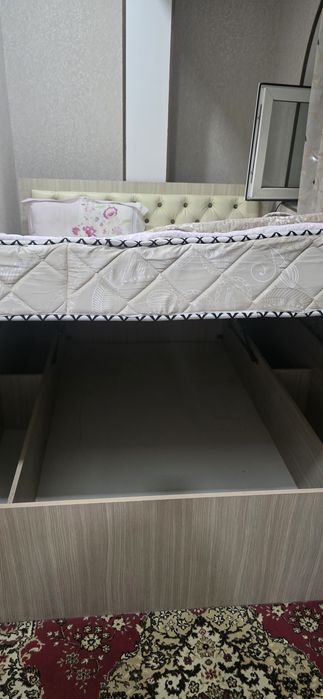 Б/У кровать  155×200 без матраса  с местом для хранения,