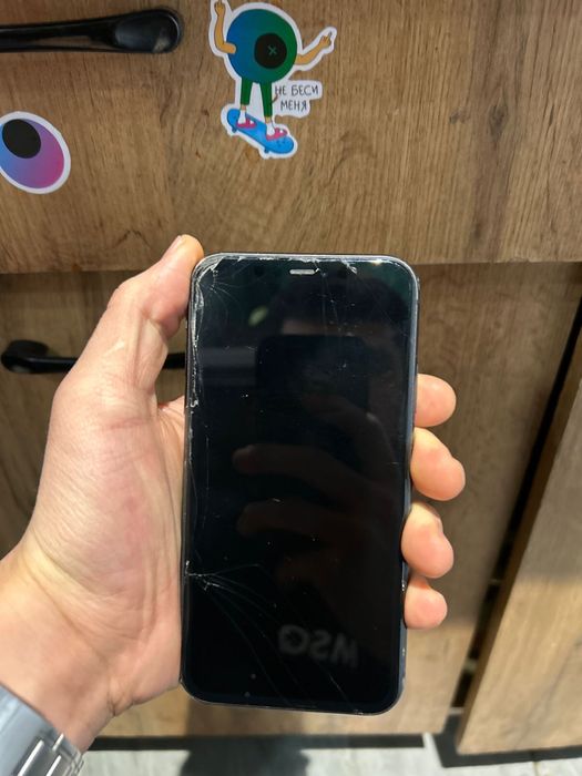 Продам айфон 11