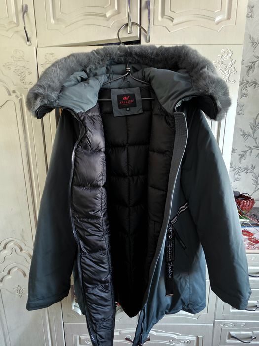 Продам парку  зелёную