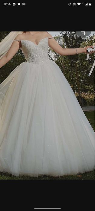 Vand rochie de mireasa printesa