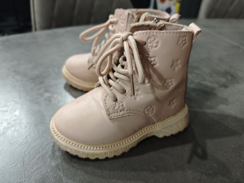 Продам осенние сапожки для девочки