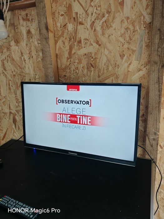 Televizor LED  81 Cm