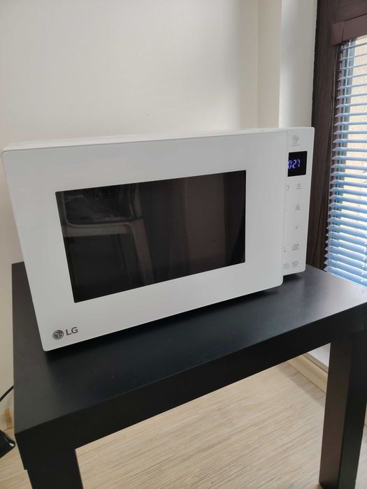 Микровълнова фурна LG MH6535GIH