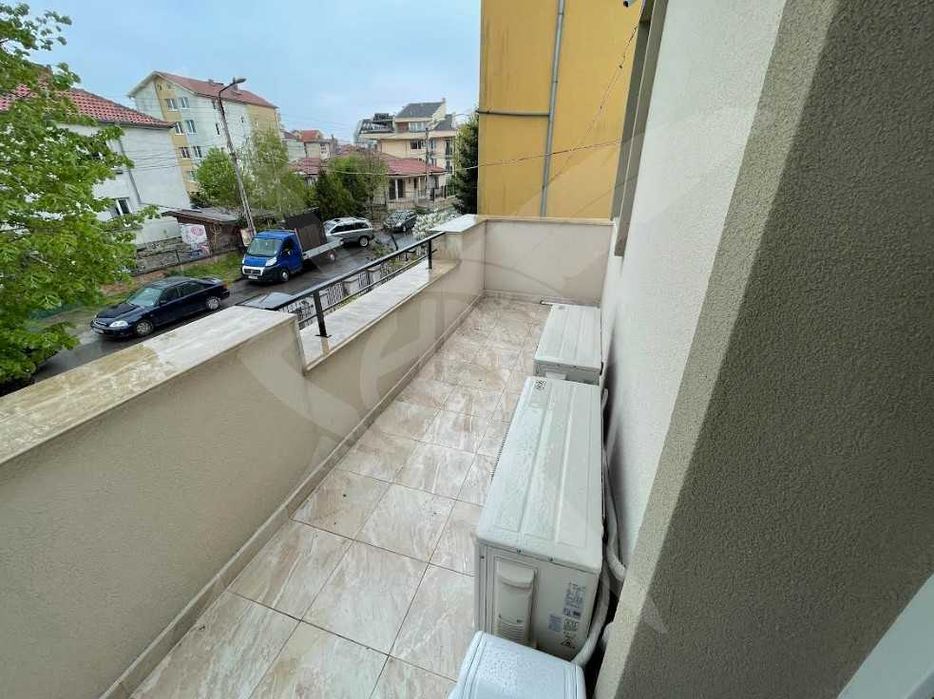 Къща - кв. Сарафово