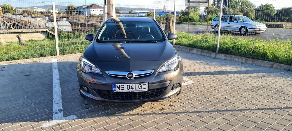 Vând Opel Astra J GTC
