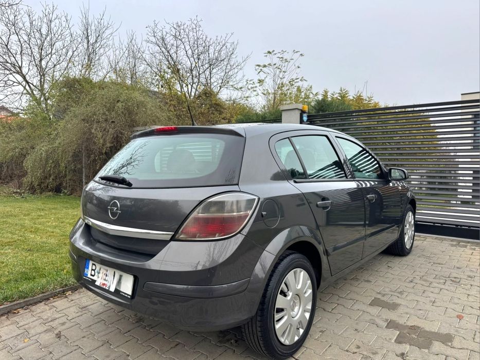 Opel Astra H • 1.4 Benzina • Hatchback •