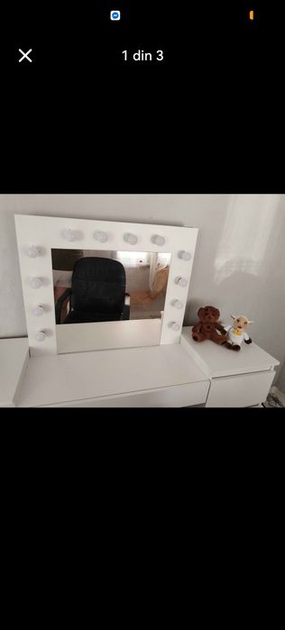 Vând masa de machiaj