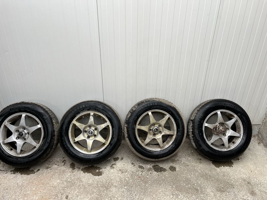 Продавам гуми с джанти комплект R14