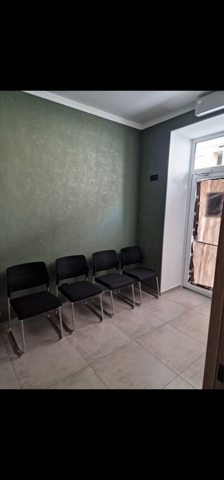 Стулья офисные 4 шт