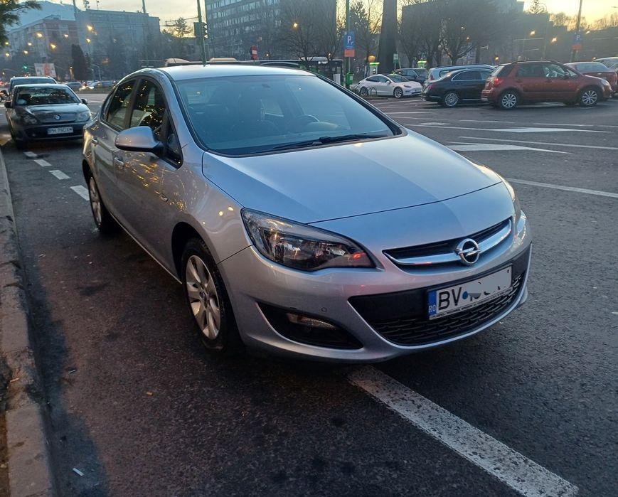Opel astra j, 82500 km,achiziționată reprezentanță Opel ,acc.schimb!
