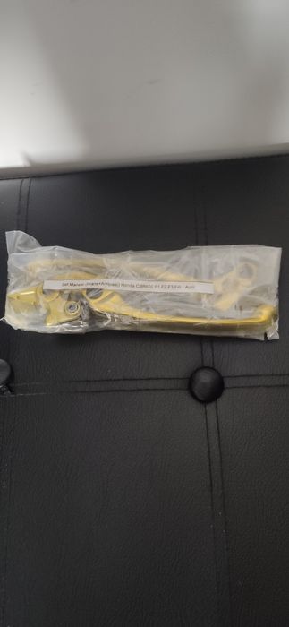 Diverse piese si parbrize motociclete. Preturi in anunt!