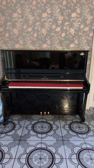 Pianina de concert foarte bună, Model imperial cel mai scump model