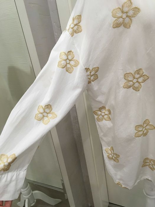 New Star Italy риза с бродирани златни цветя