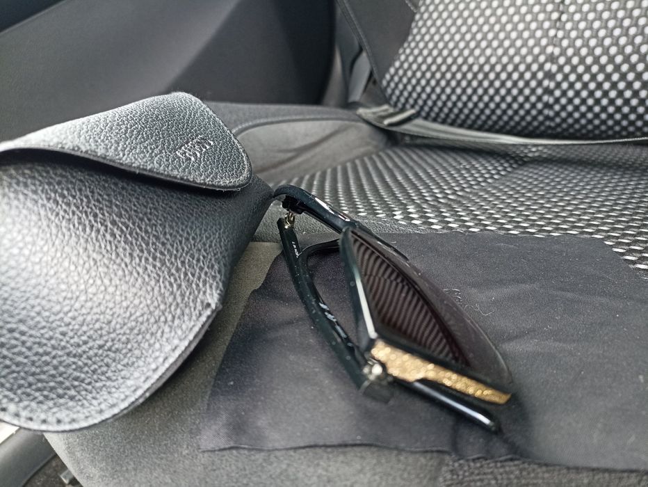 Продавам слънчеви очила