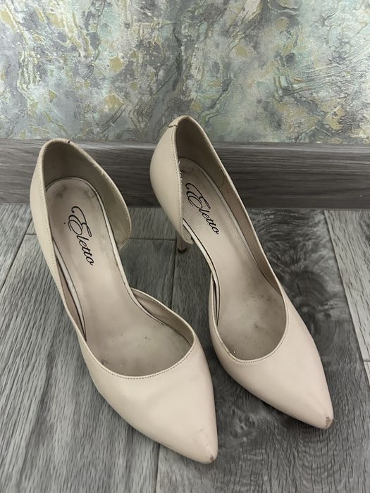 Продам туфли бежевые