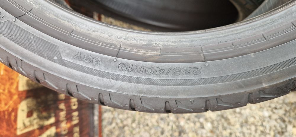 2 Anvelope Bridgestone 225 40 R19 de vara. Dot 2024