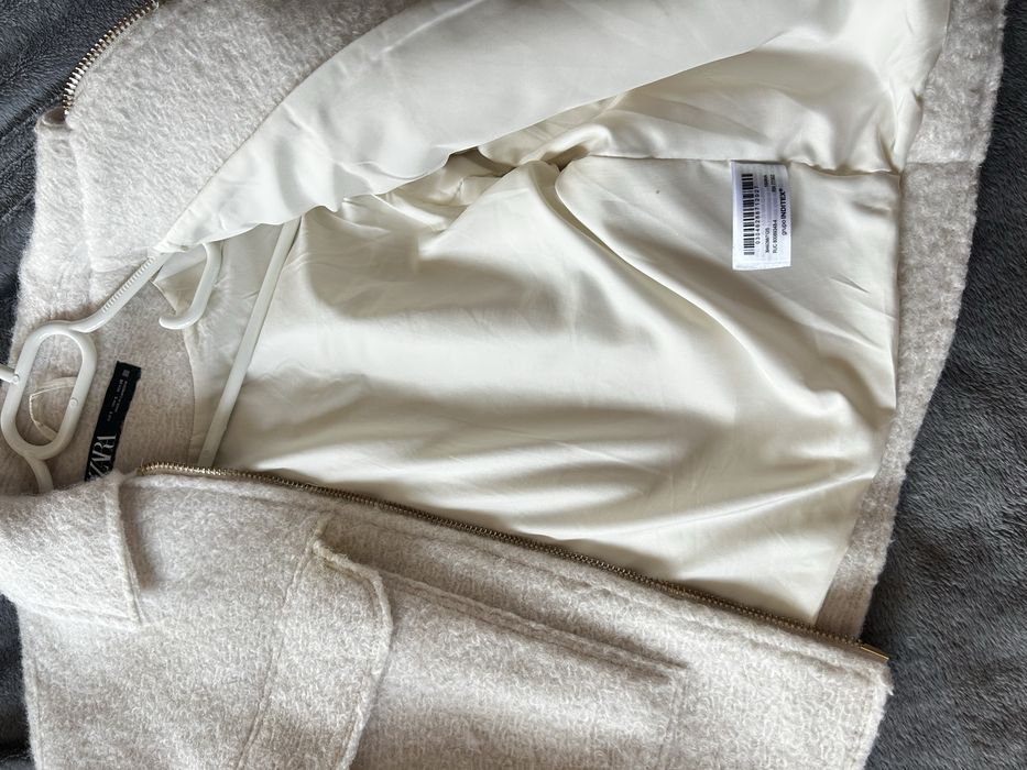 Бежово меко яке ZARA