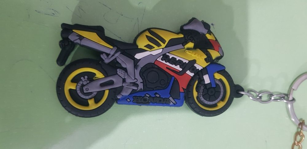 Продаётся брелок из 4 элементов