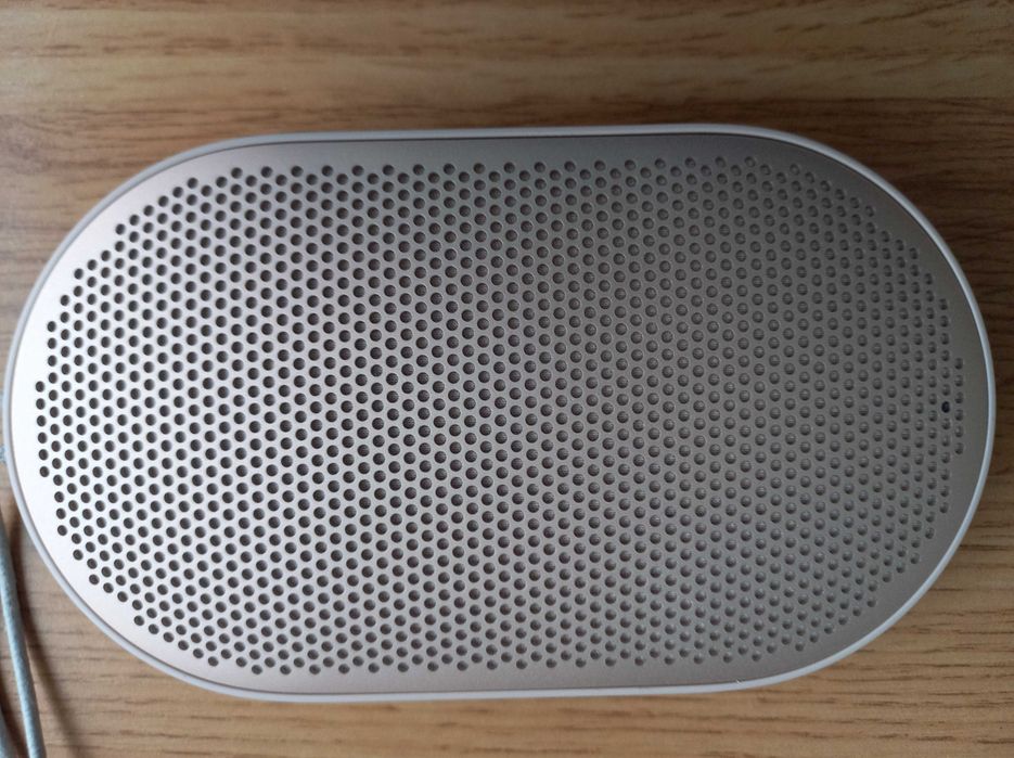 Bluetooth колонка Bang & Olufsen Beoplay P2 (Sand Stone) – Неизползвана / Луксозна / Пълен комплект