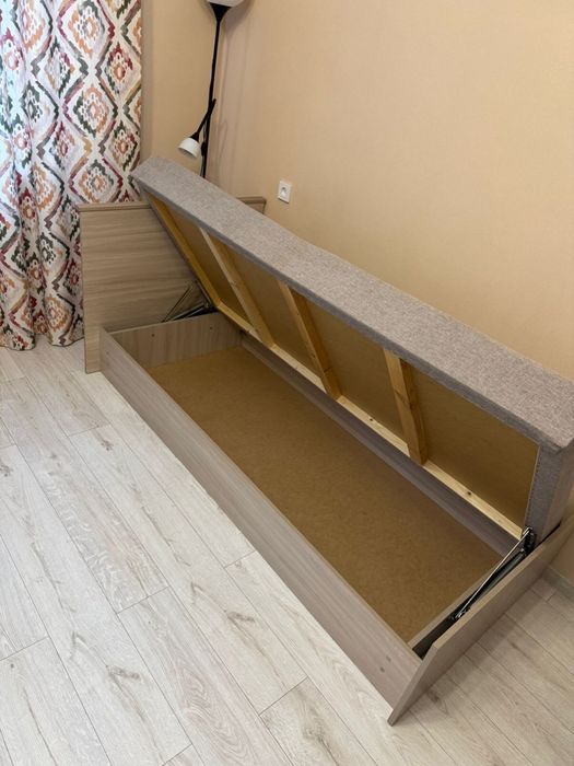 Тахта продается в идеальном состоянии.