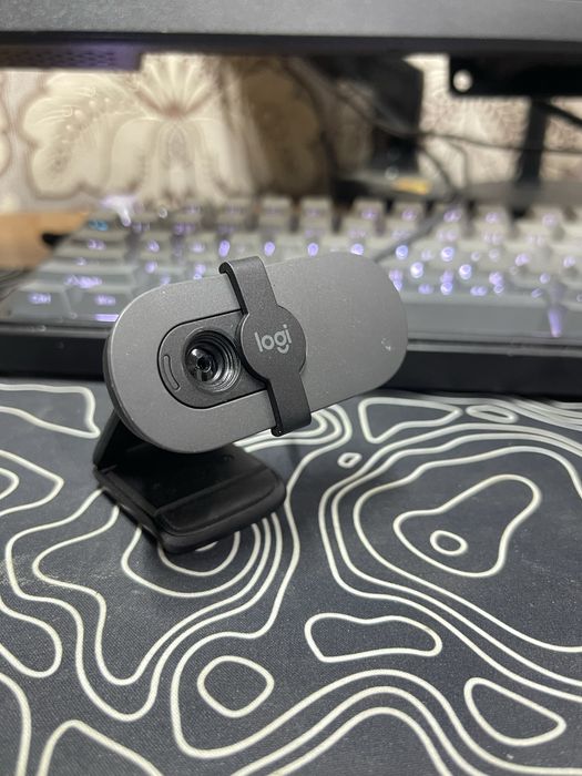 Logitech brio 100 web cam