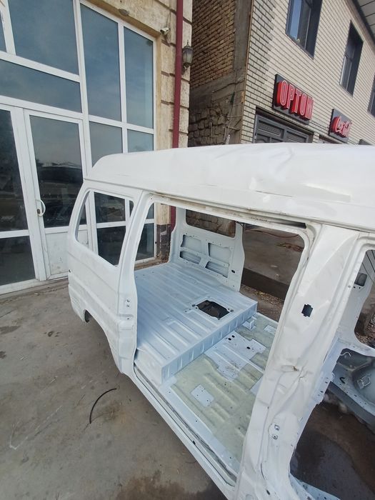 Damas kuzuf sotiladi