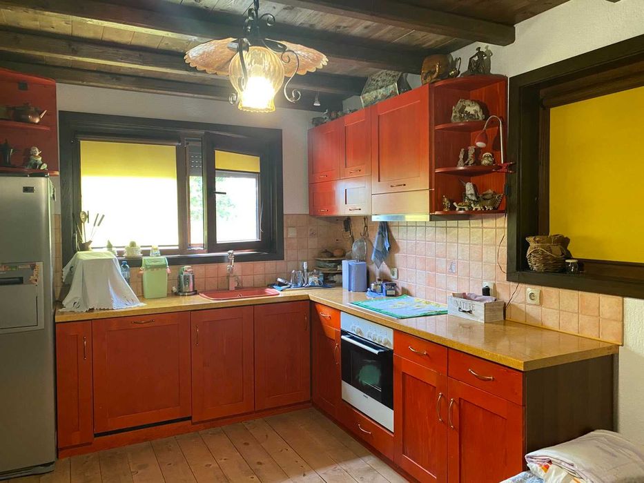 КЪЩА с РЗП 130 кв.м., двор 1300 кв.м., село Кърнаре