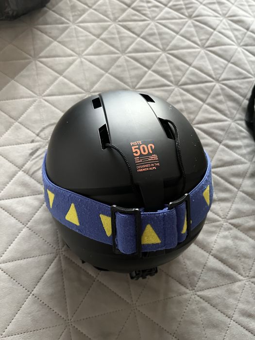 Ски екип с каска и очила