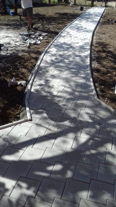 Fabrica Pavaje Pavele Dale Borduri curte Asiguram montaj și transport