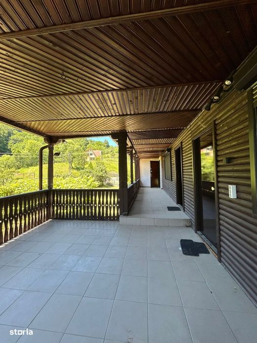 Casă de vânzare în comuna Sălătrucu, județ Argeș.