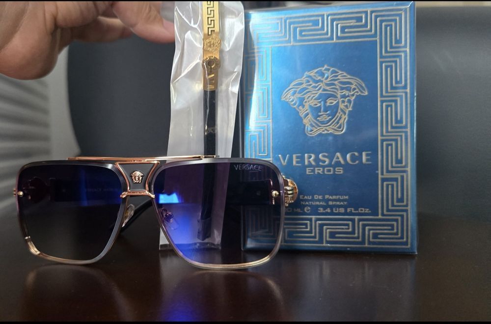 Set ochelari de soare Versace Blue.