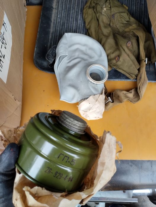 Противогазы разные