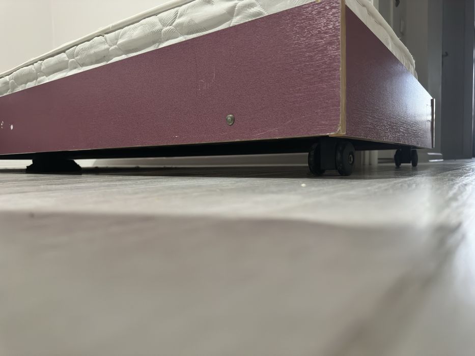 Кровать с матрасом