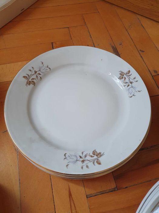 Керамични чинии комплекти