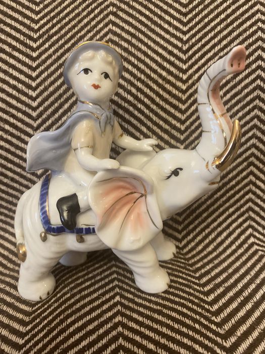 Слоники фарфоровые