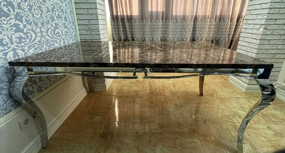 Срочно продам мраморный стол