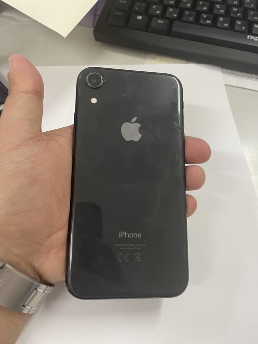 iPhone XR 64 GB продаётся