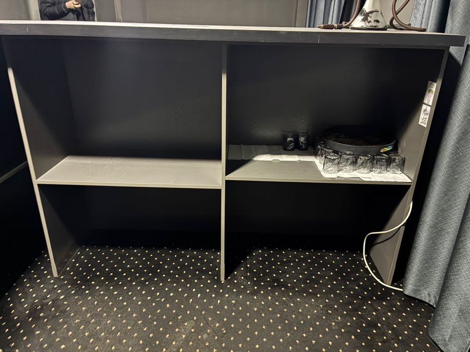 Барная стойка и вытяжка