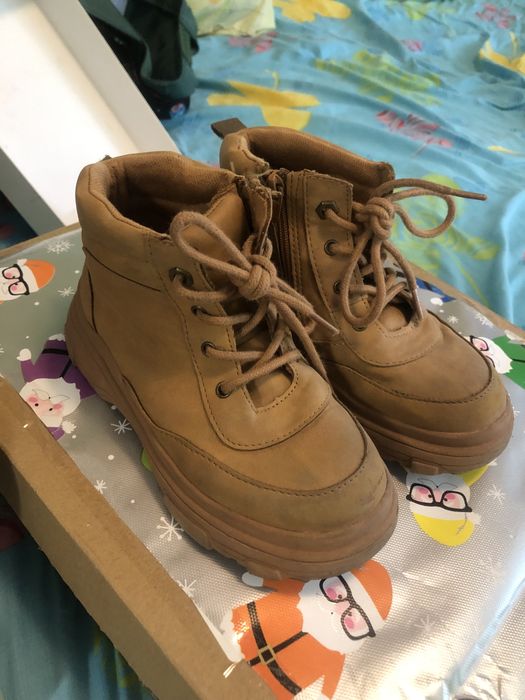 Маратонки/обувки Zara, Reserved