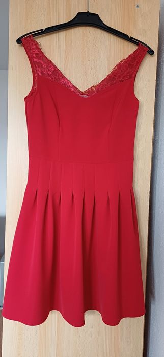 rochie roșie,  superbă