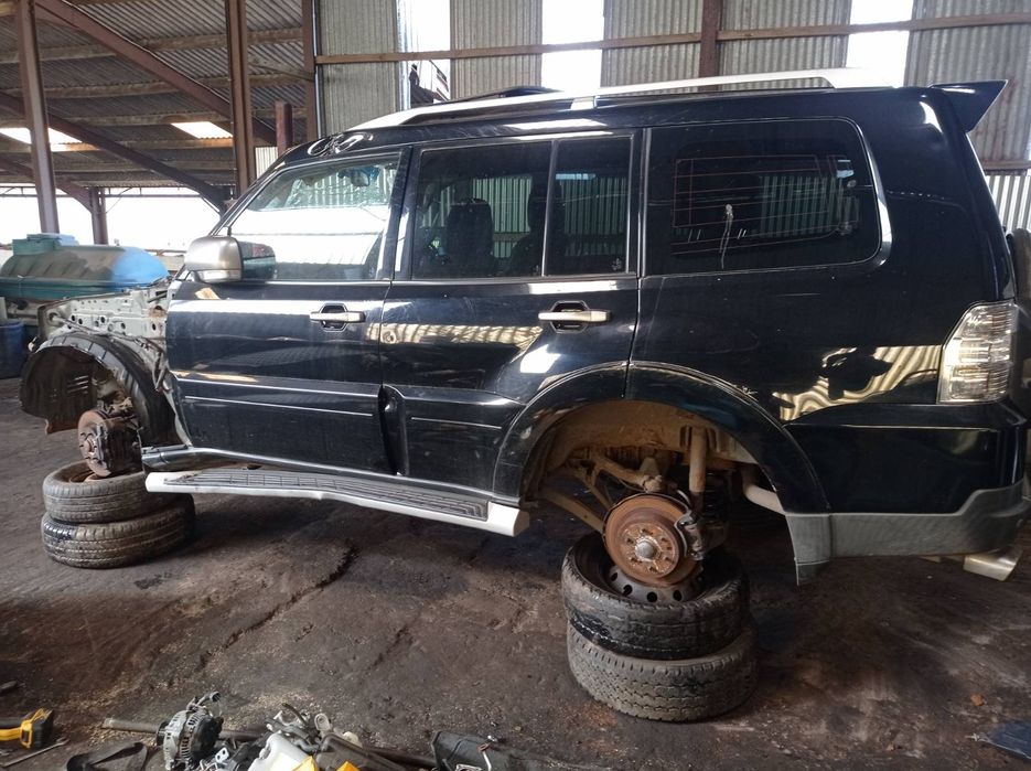 Mitsubishi Pajero 3.2 DID 170 kc 2009 г